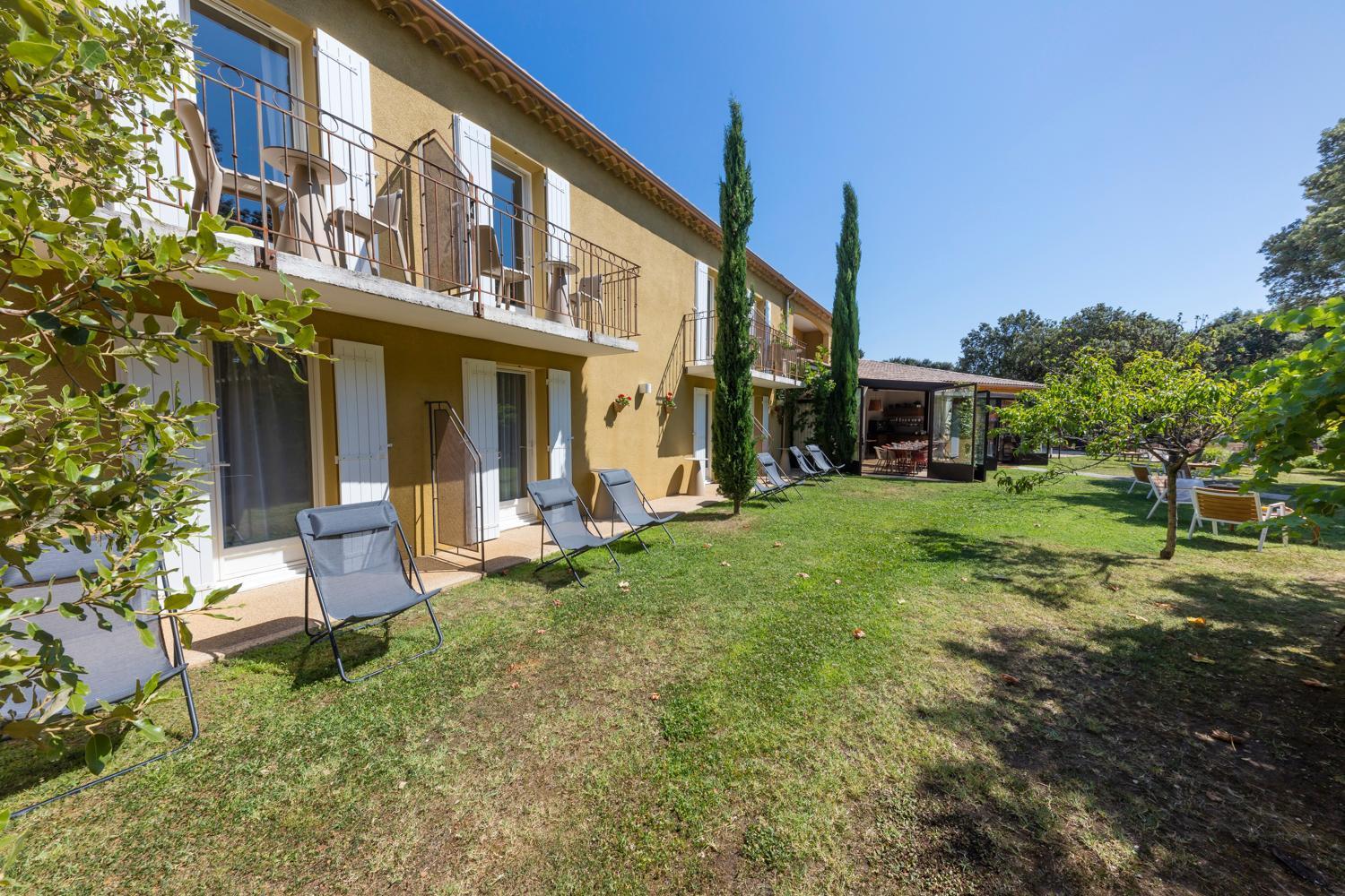 Logis La Bastide De Grignan Hotel & Restaurant "La Chenaie" Exterior foto