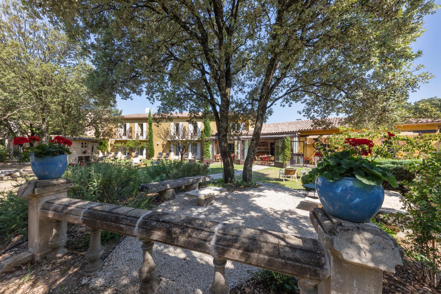 Logis La Bastide De Grignan Hotel & Restaurant "La Chenaie" Exterior foto